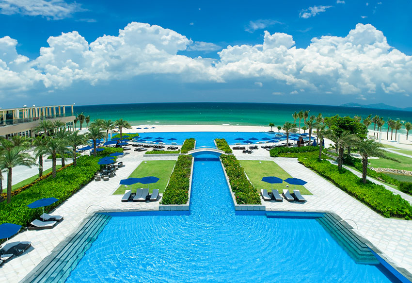 Infinity pool at Sheraton Grand Danang Resort