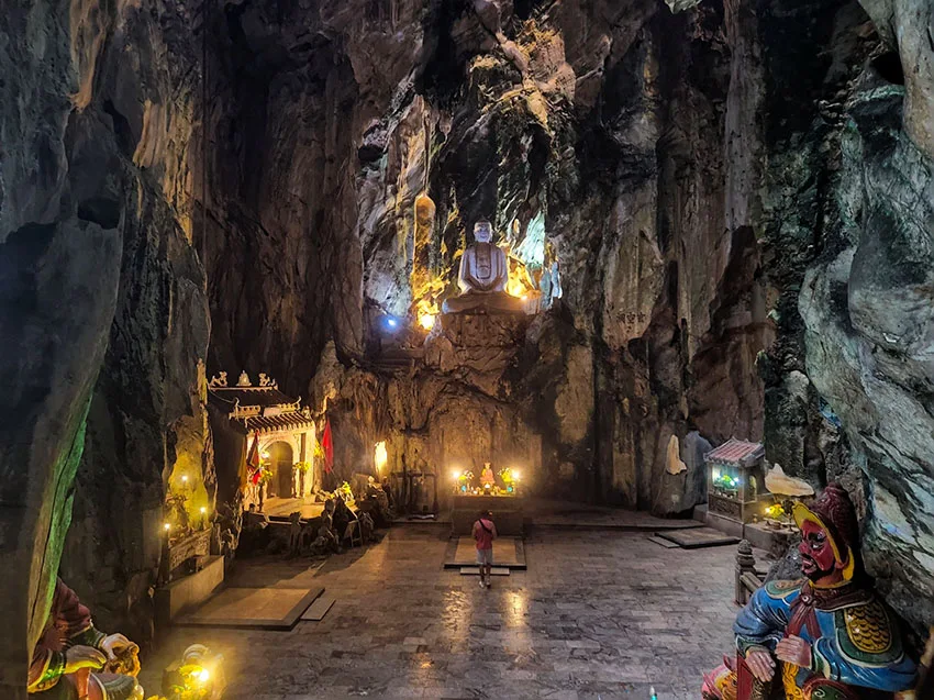 Huyen Khong cave
