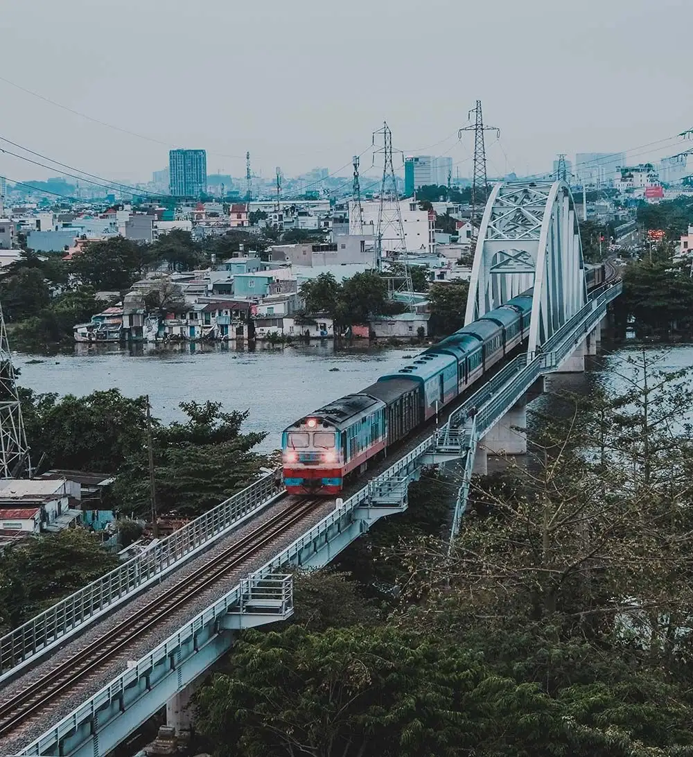 Train from Ho Chi Minh city to Da Nang