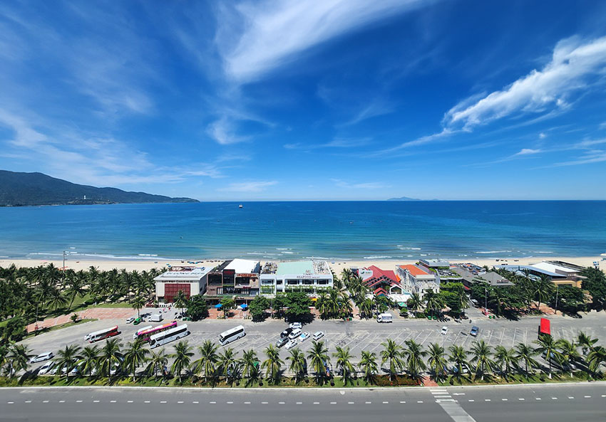 View of My Khe beach at Minh Toan SAFI Ocean hotel