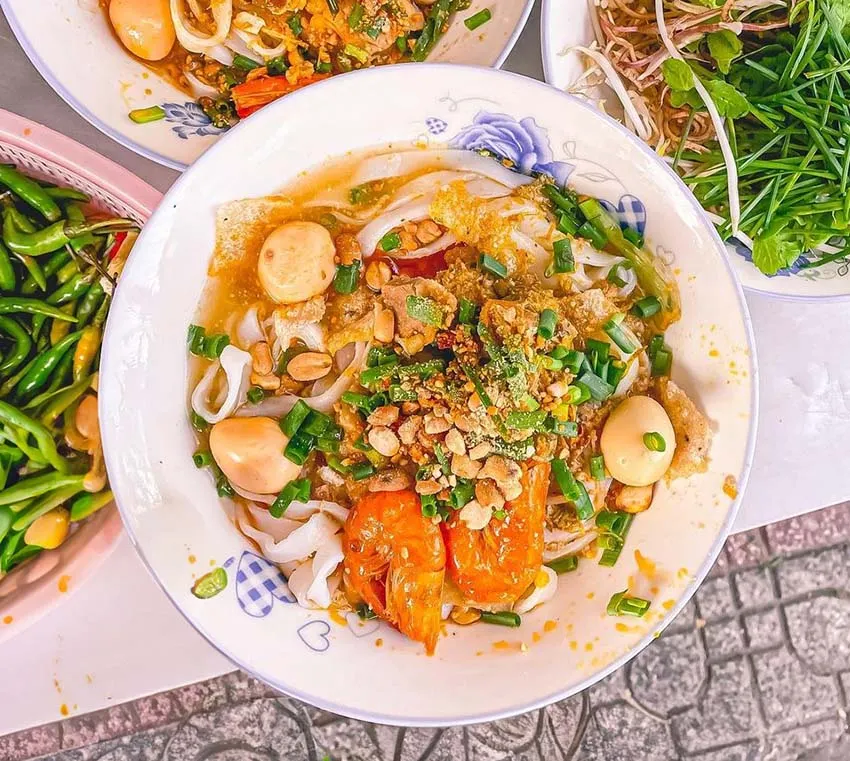 Quang Noodle - What to Eat in Da Nang