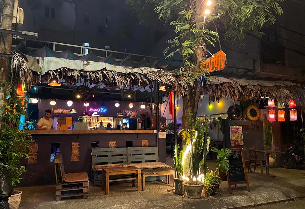 Emma's bar Da Nang