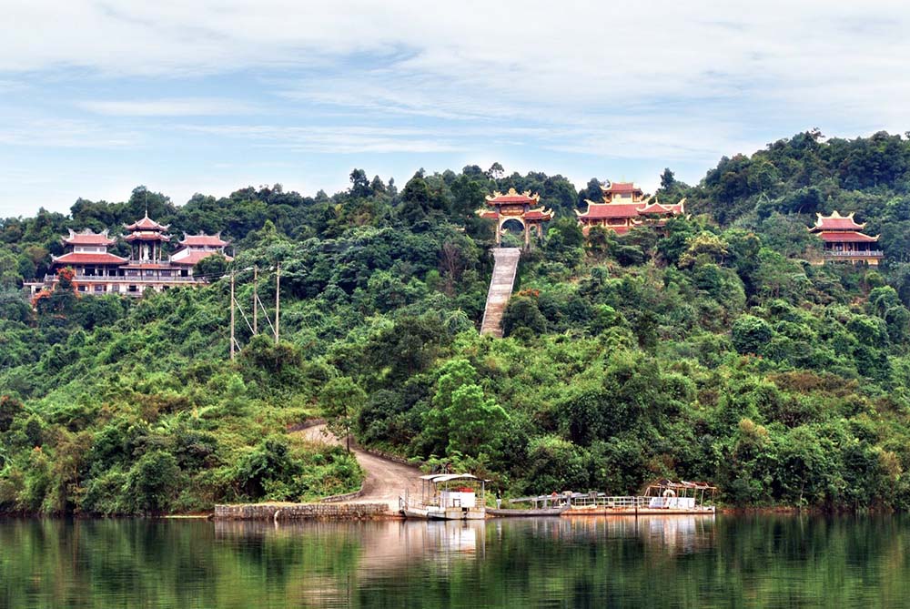 Bach Ma Monastery Panorama