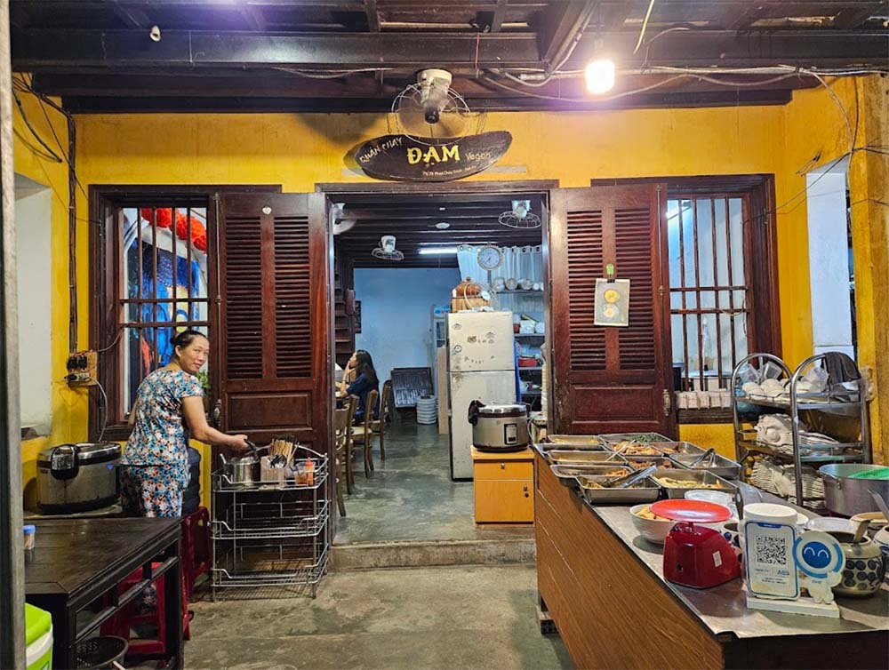 Mrs Dam Vegetarian Cafe