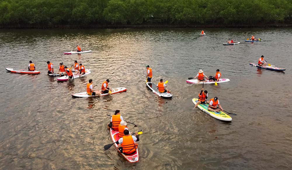 SUP boating on Tam Giang lagoon