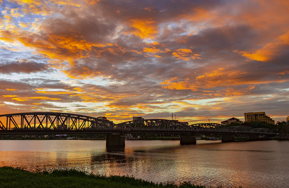 Sunset at Truong Tien Bridge