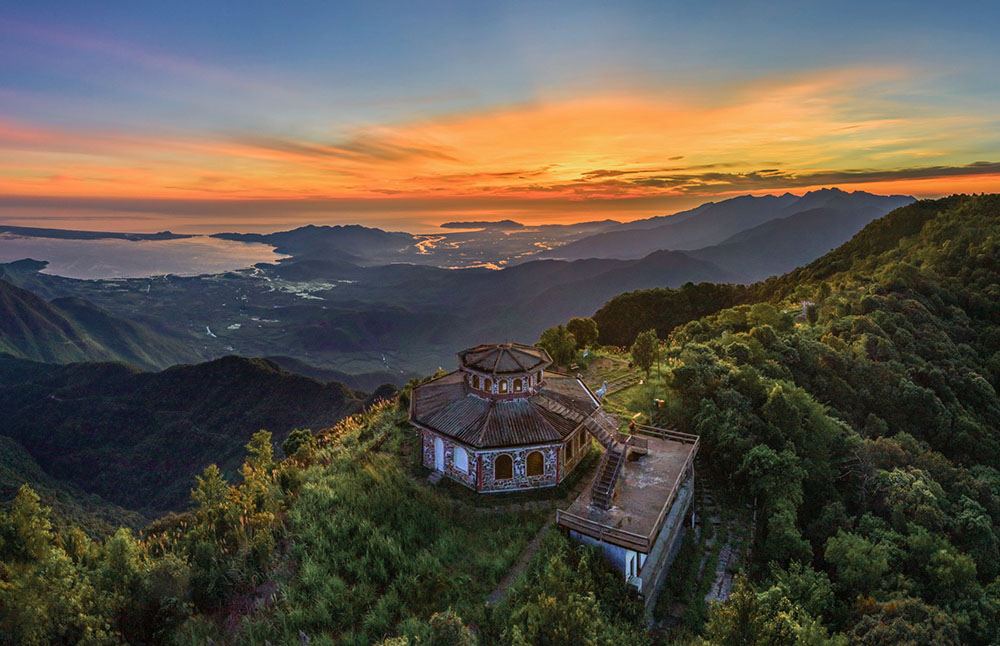 Sunset in Bach Ma National Park