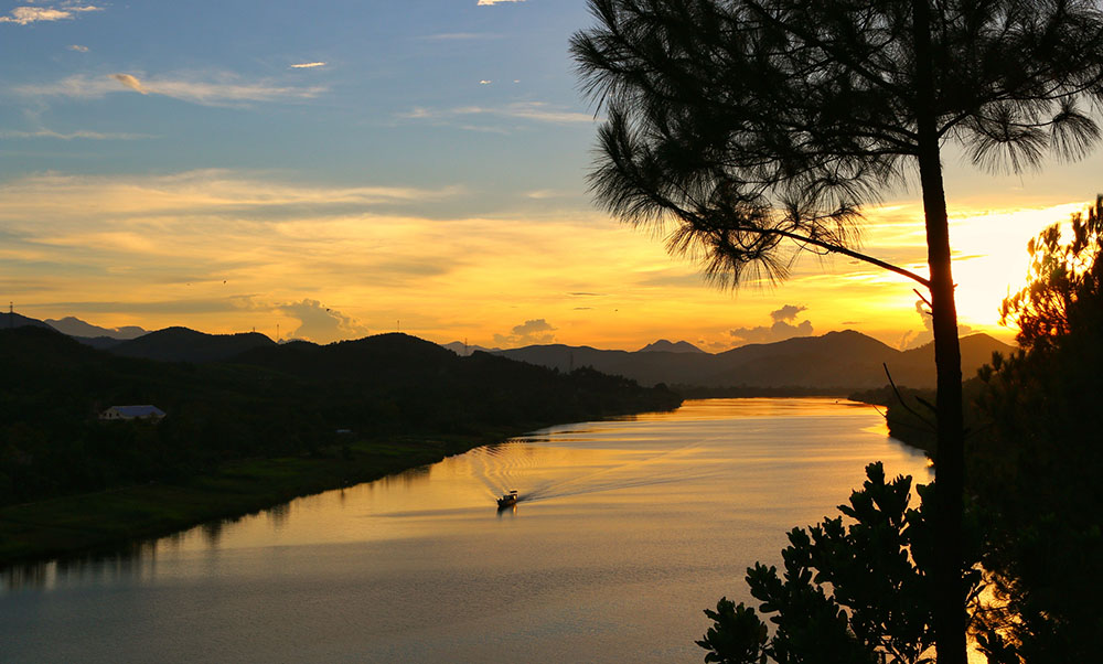 Sunset on Vong Canh Hill