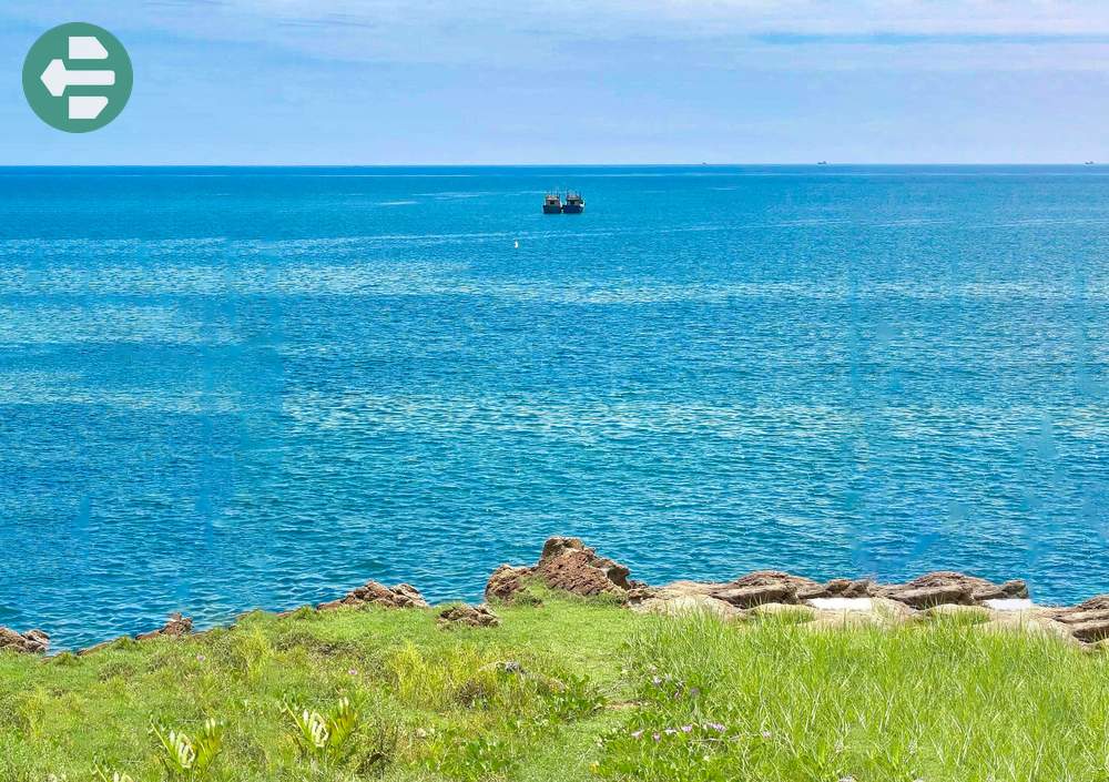 Deep blue waters at Yen Ngua Beach