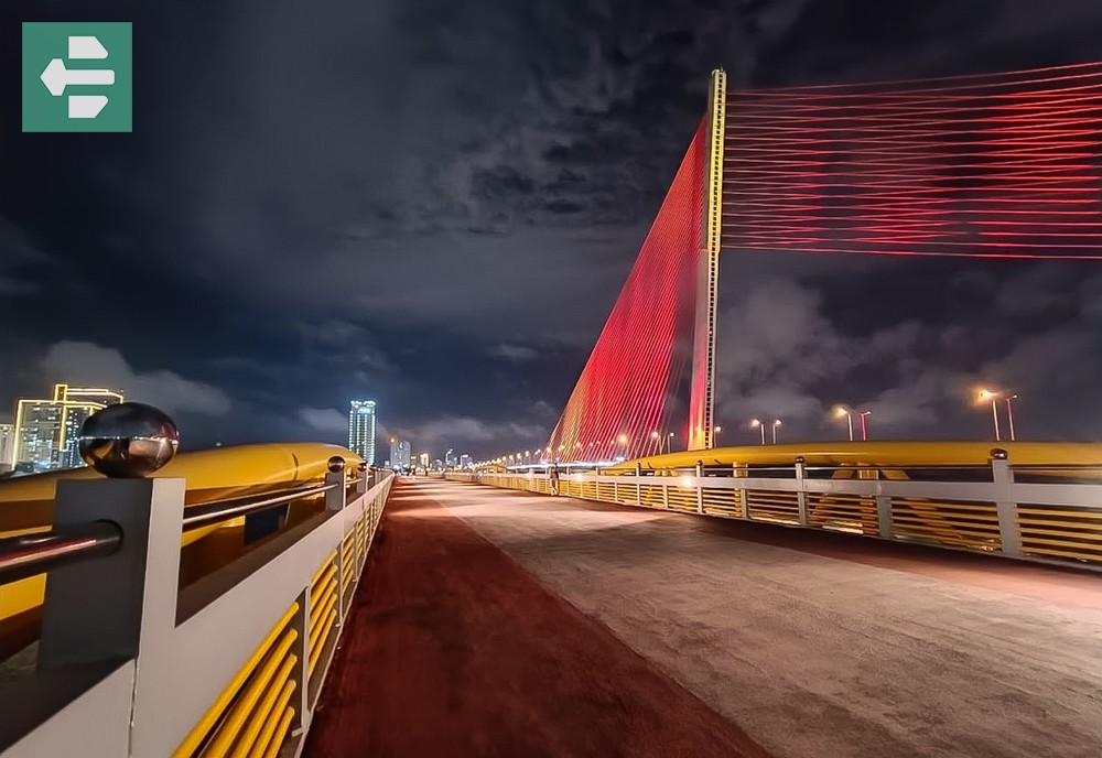 Night at Nguyen Van Troi Bridge