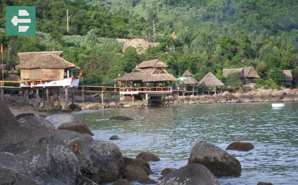 Obama Rocks Beach Beach Side Thatched Huts