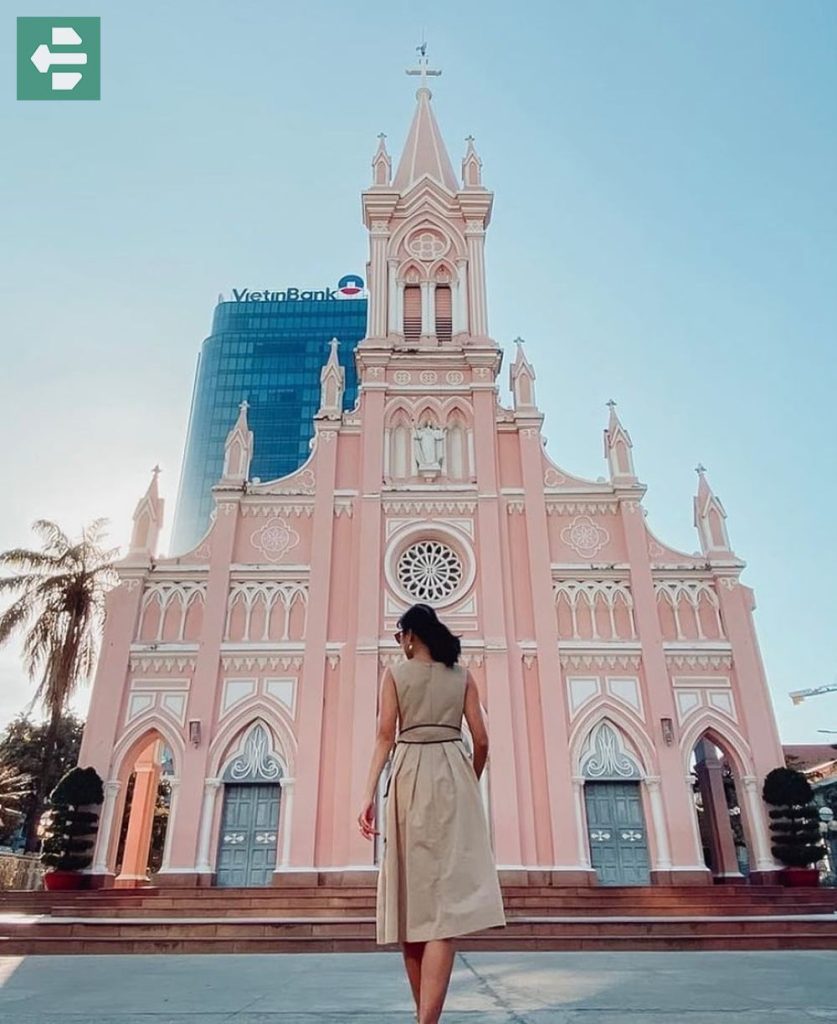 Appropriate attire for visiting Da Nang Pink Cathedral