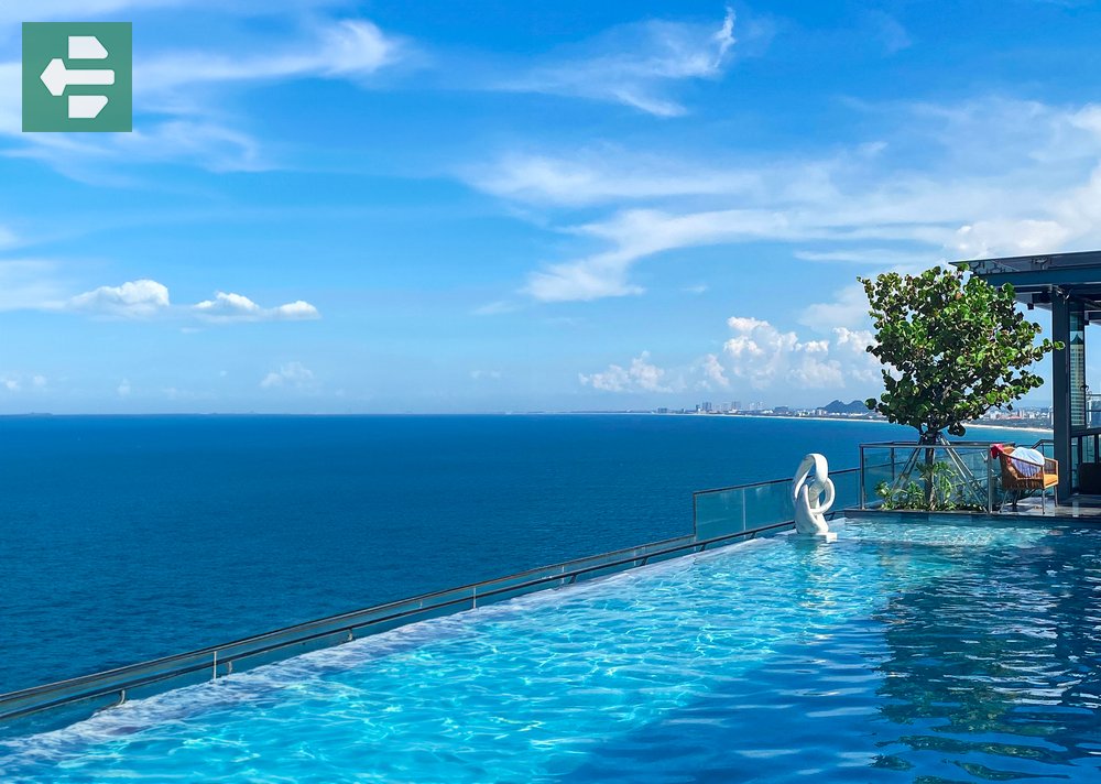 Pool at Le Sands Oceanfront Danang