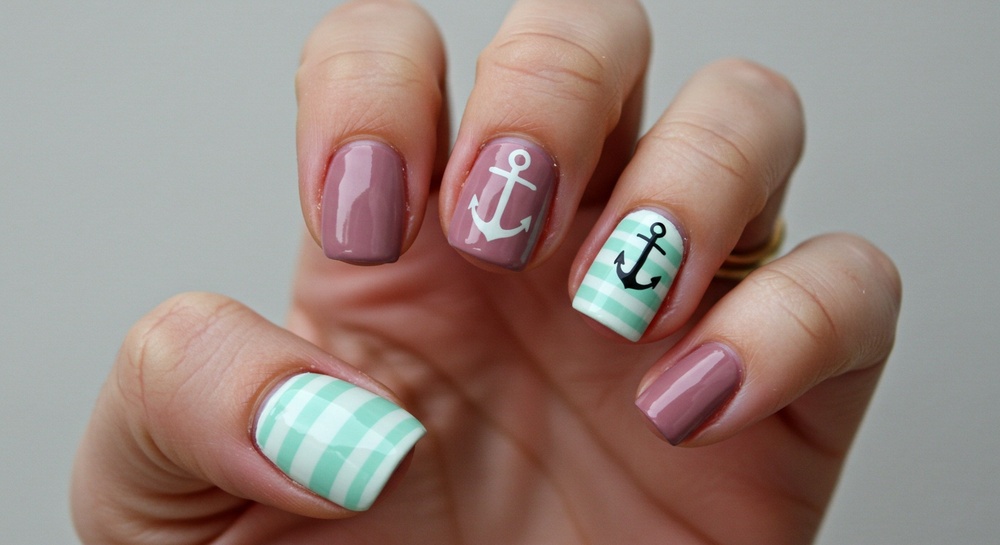 Nautical Themed Manicure With Anchors