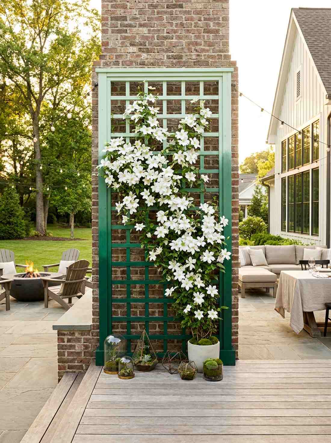 ombre green with white clematis